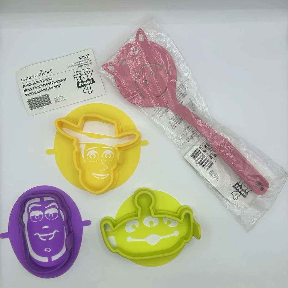 Pampered Chef Toy Story Pancake Mold And Stencils With Flipper Hamm